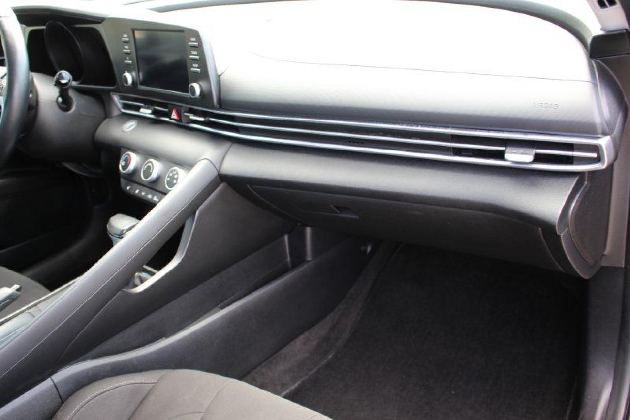 2022 Hyundai Elantra Preferred*Heated Seats*CarPlay*Rear Cam*2.0L-4cyl - Photo #10