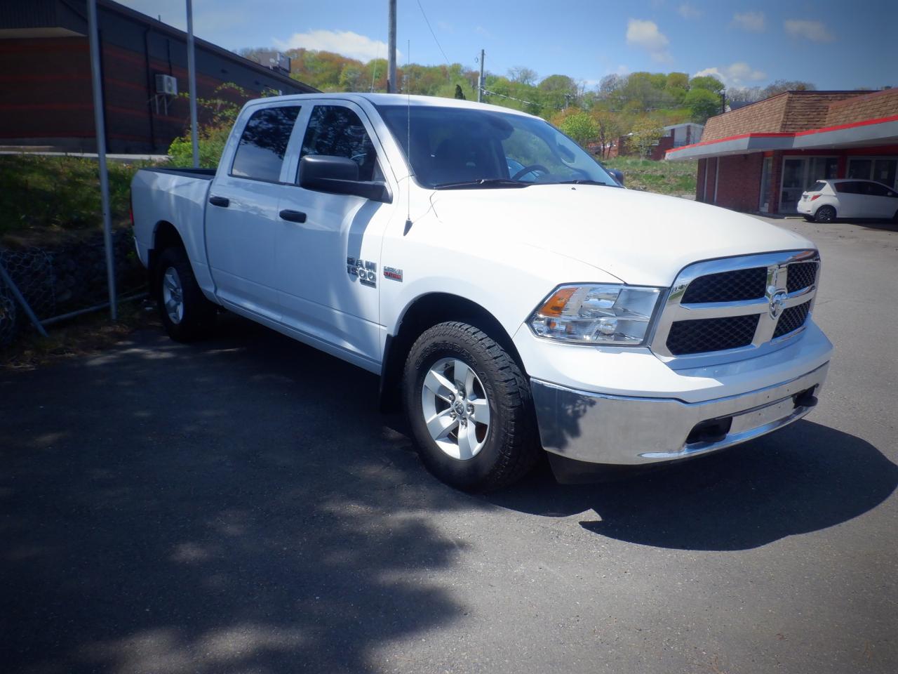 2023 RAM 1500 Classic SLT - Photo #3