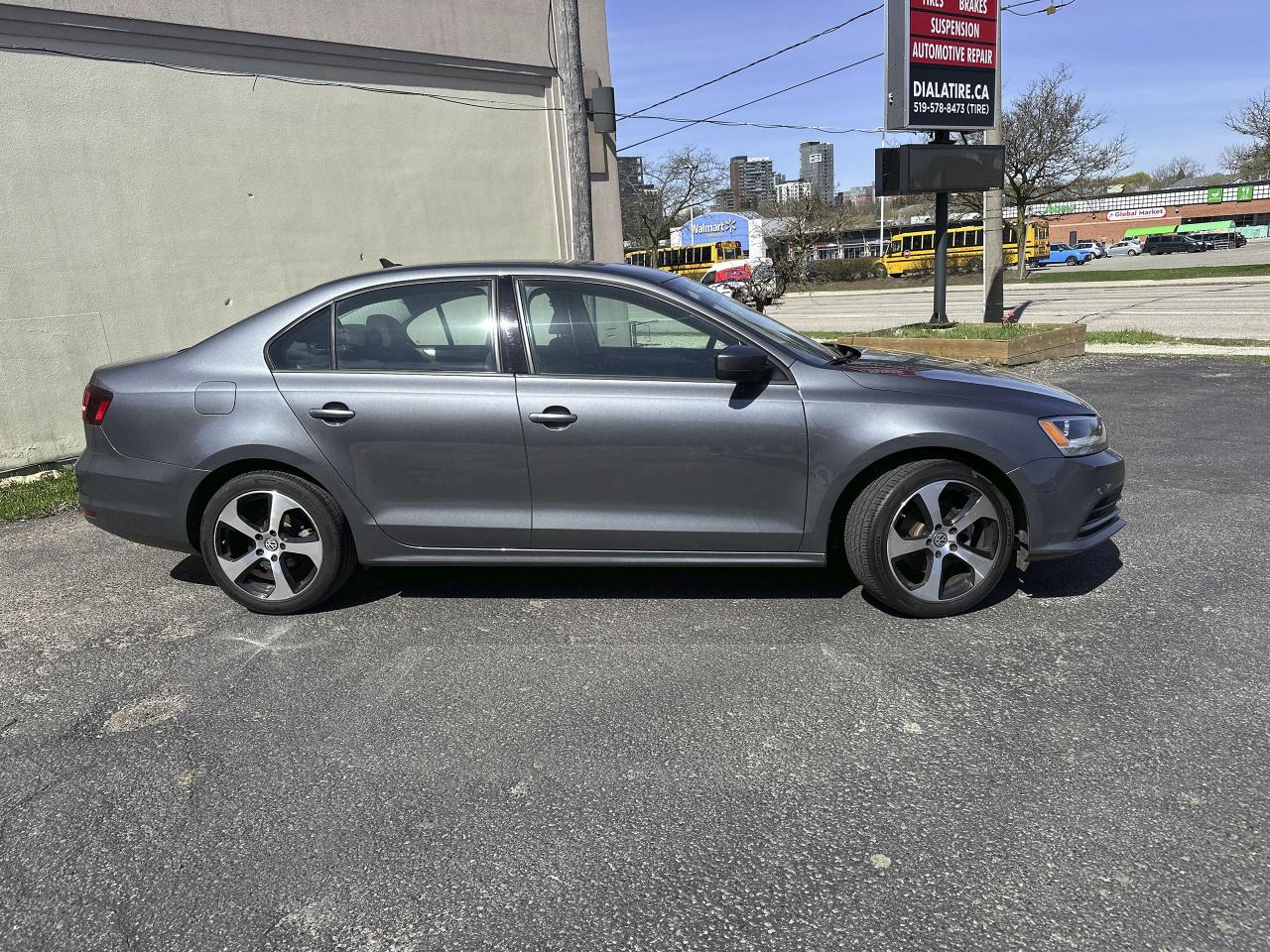 2017 Volkswagen Jetta TRENDLINE+ Photo4