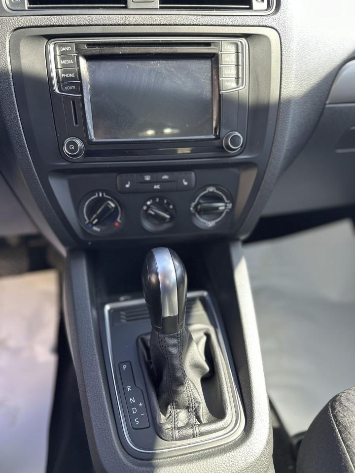 2017 Volkswagen Jetta TRENDLINE+ - Photo #14