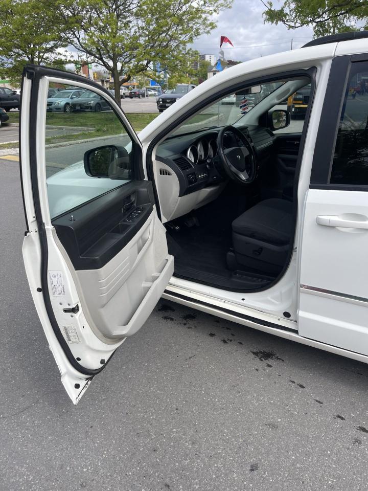 2008 Dodge Grand Caravan SXT    POWER SLIDING DOORS   POWER LIFT GATE - Photo #6