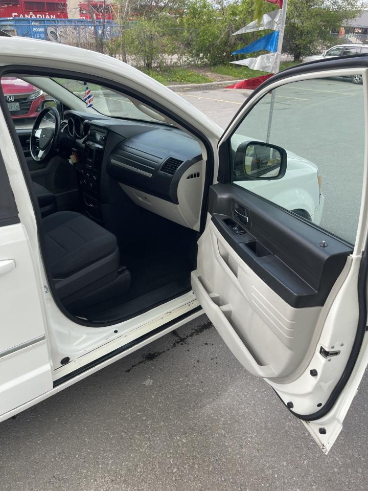2008 Dodge Grand Caravan SXT    POWER SLIDING DOORS   POWER LIFT GATE - Photo #7