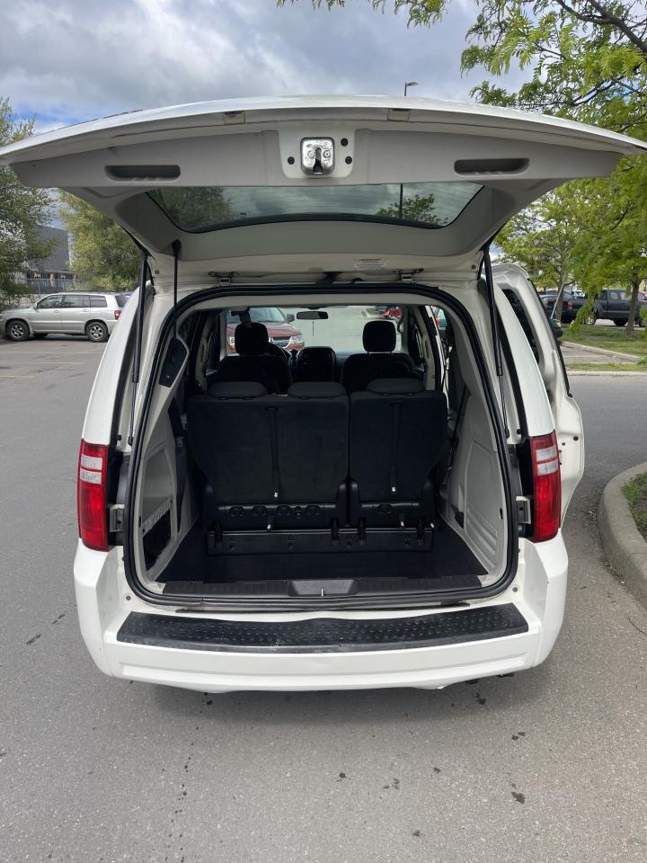 2008 Dodge Grand Caravan SXT    POWER SLIDING DOORS   POWER LIFT GATE - Photo #9