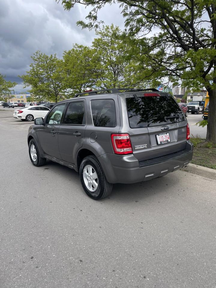 2009 Ford Escape XLT   ONLY 90,000 KMS - Photo #3