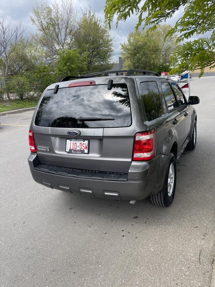 2009 Ford Escape XLT   ONLY 90,000 KMS - Photo #4
