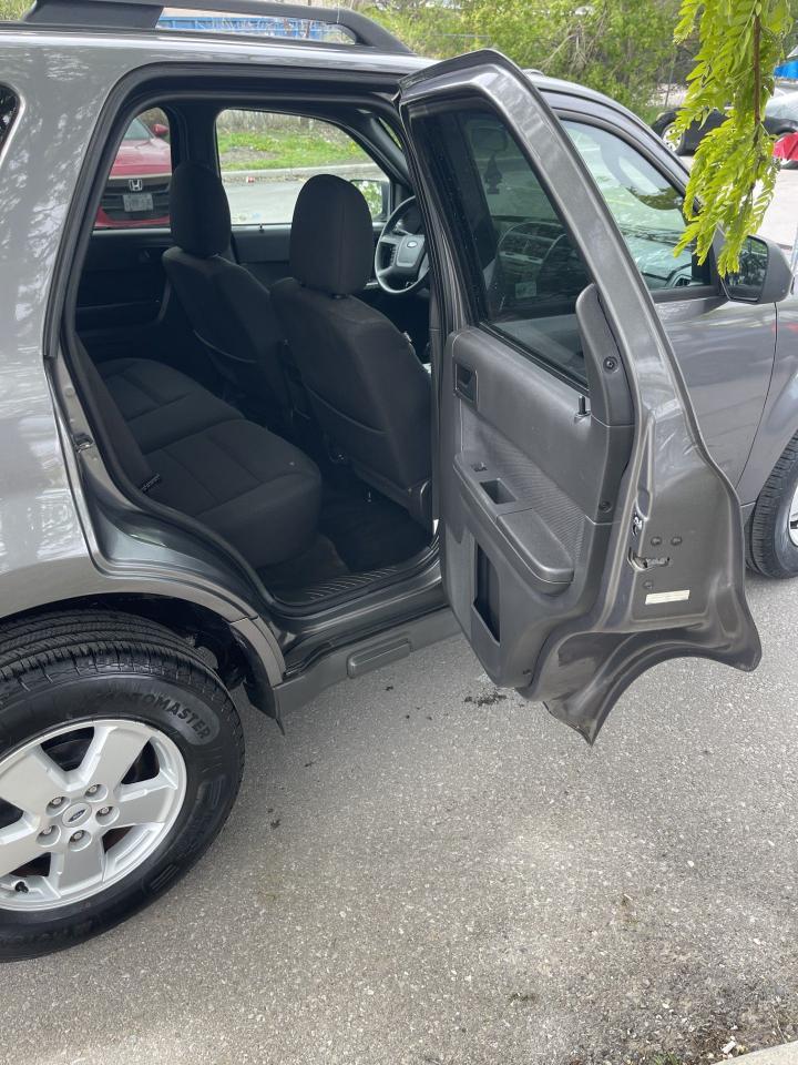 2009 Ford Escape XLT   ONLY 90,000 KMS - Photo #8