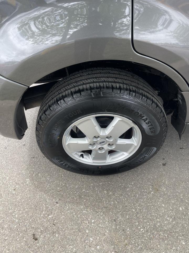 2009 Ford Escape XLT   ONLY 90,000 KMS - Photo #10