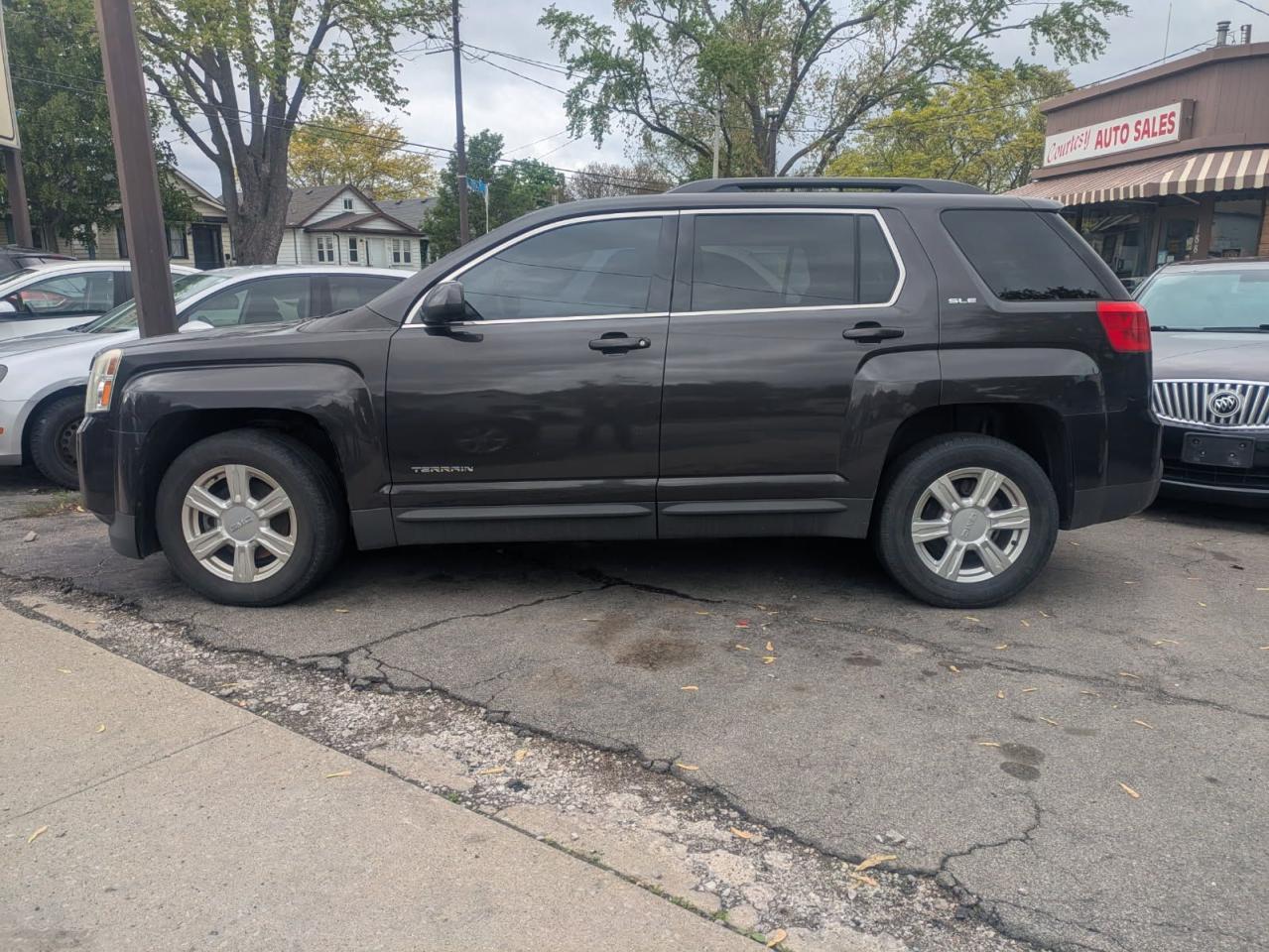 2014 GMC Terrain SLE AWD - Locally Owned And Serviced - Low KM's - Photo #2