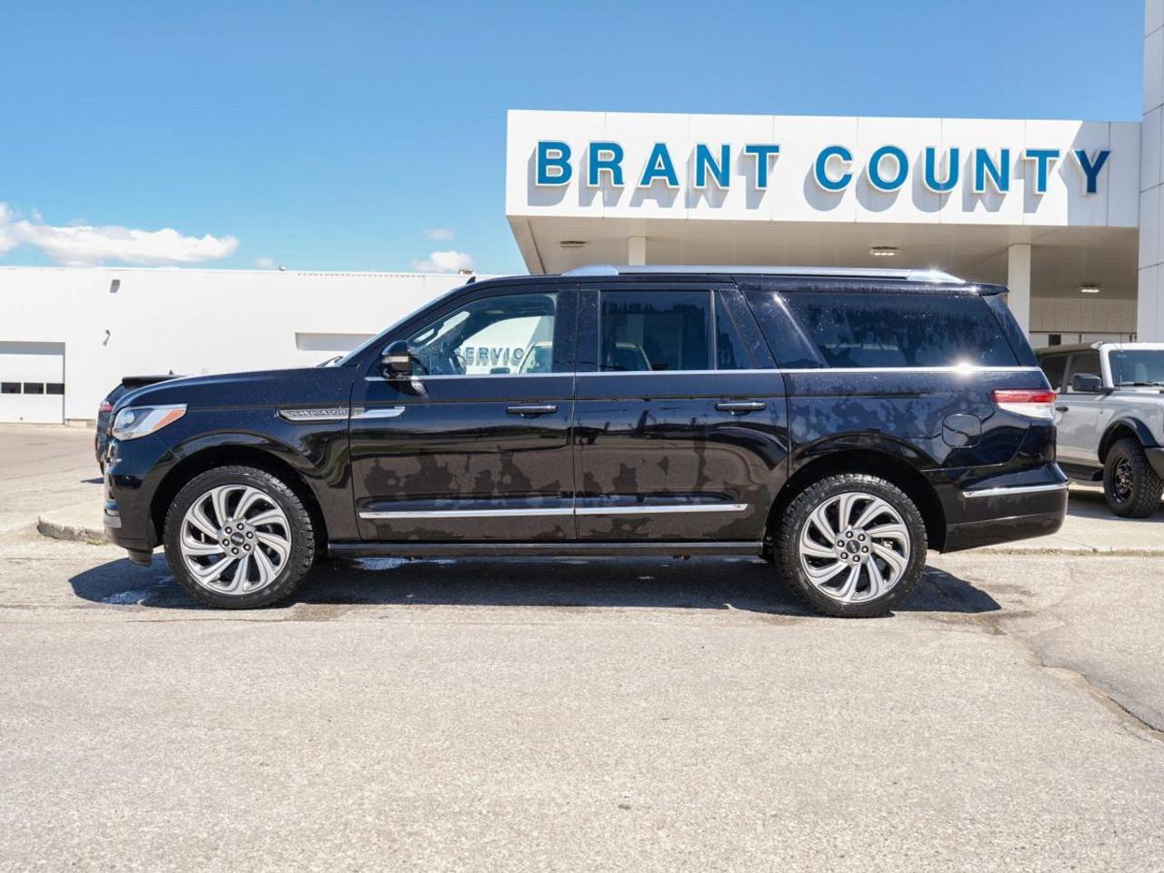 2023 Lincoln Navigator 7 PASSENGER | NAVI | PANO ROOF | HEATED STEERING Photo3