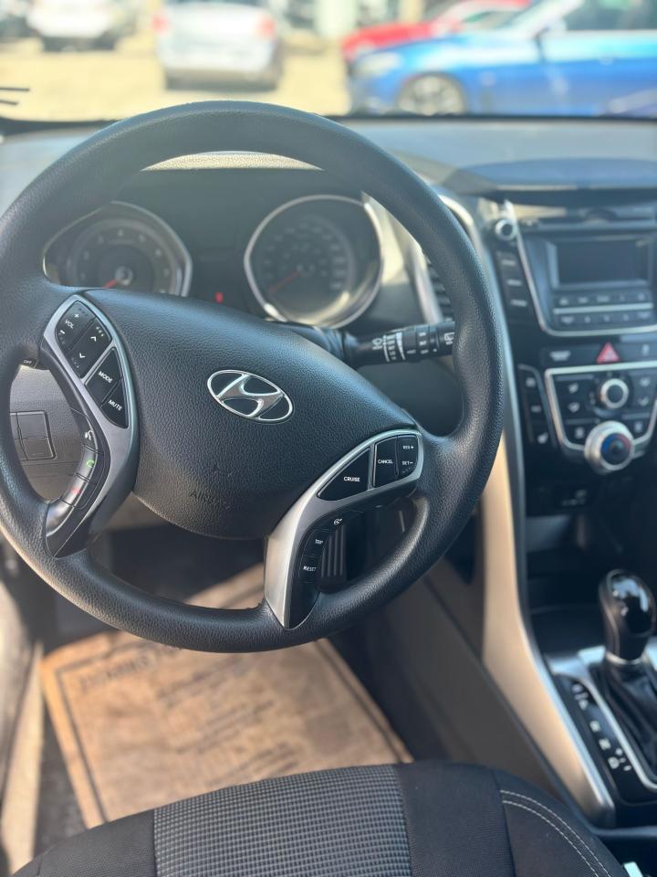 2016 Hyundai Elantra GT GL - Photo #6