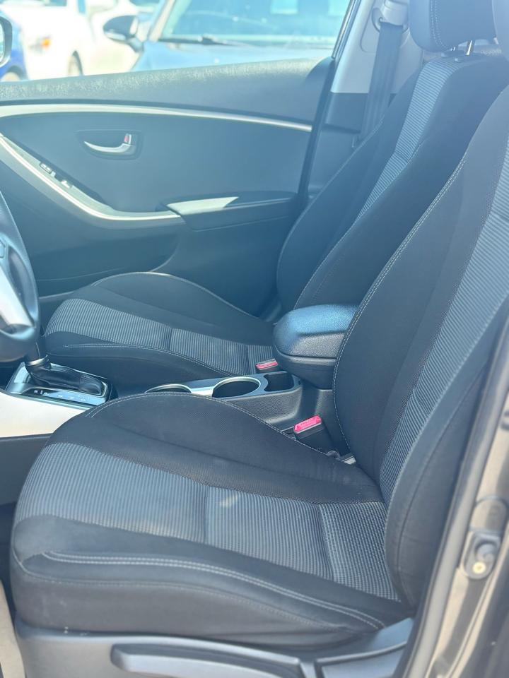 2016 Hyundai Elantra GT GL - Photo #9