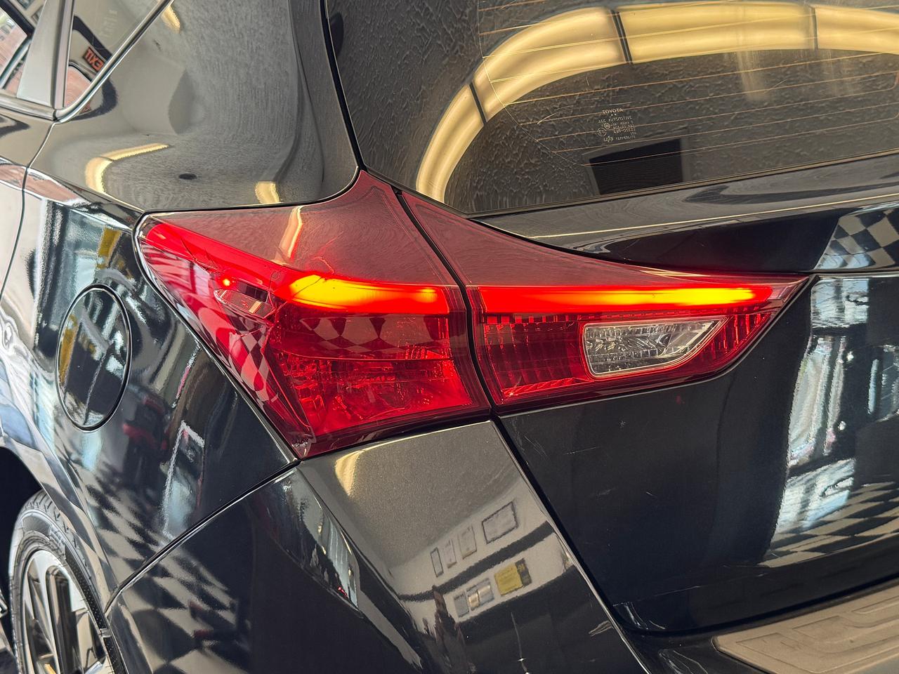 2017 Toyota Corolla iM New Tires+Camera+Heated Seats+Tinted+ACCIDENT FREE Photo