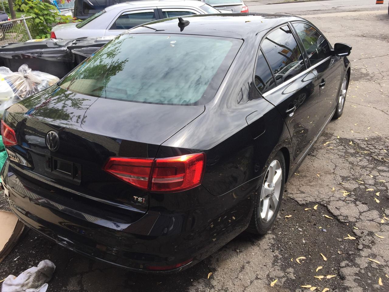 2015 Volkswagen Jetta 4dr 1.8 TSI Auto Trendline+ Photo2