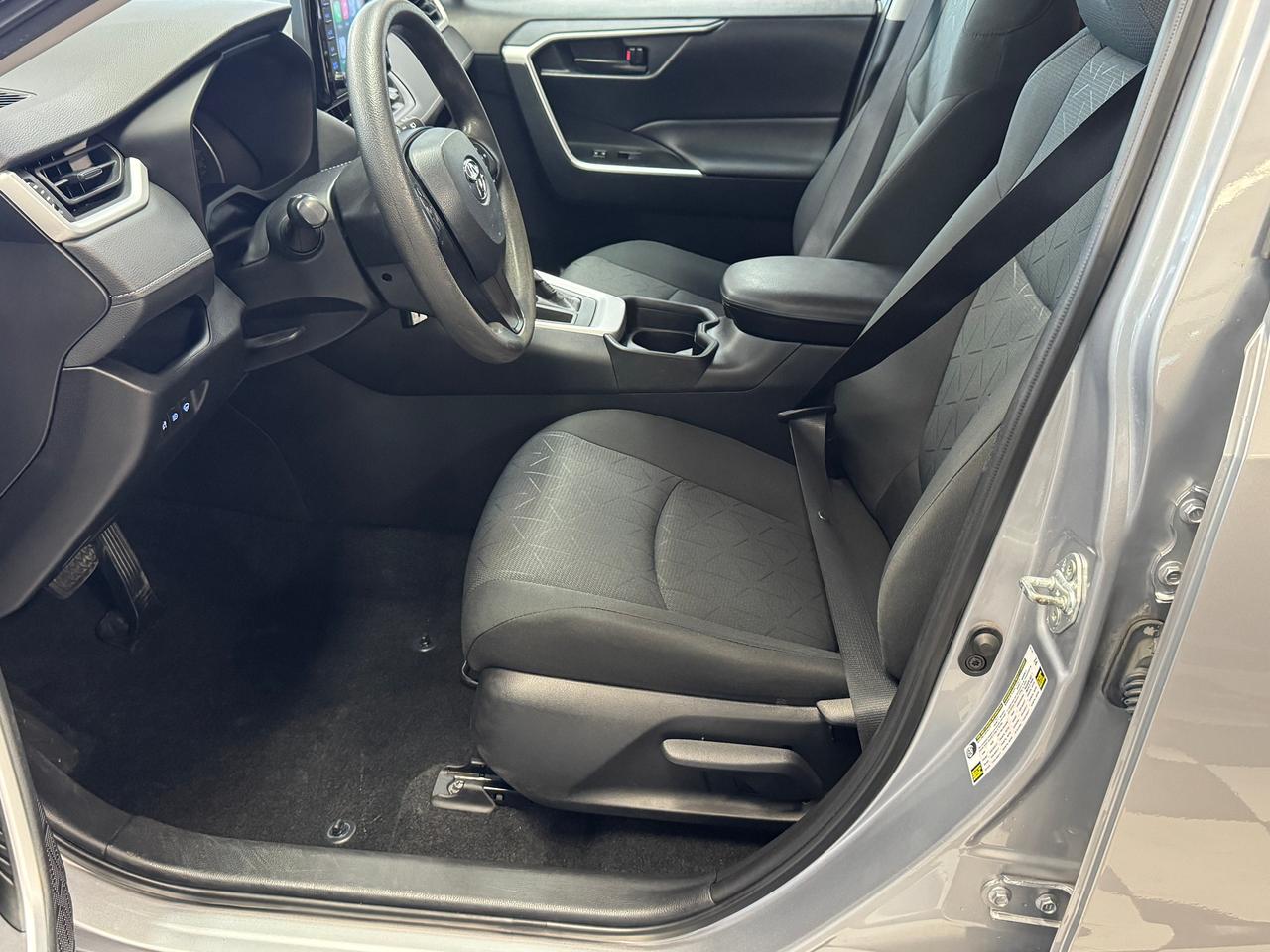 2021 Toyota RAV4 LE+Adaptive Cruise+LaneKeep+ApplePlay+CLEAN CARFAX Photo