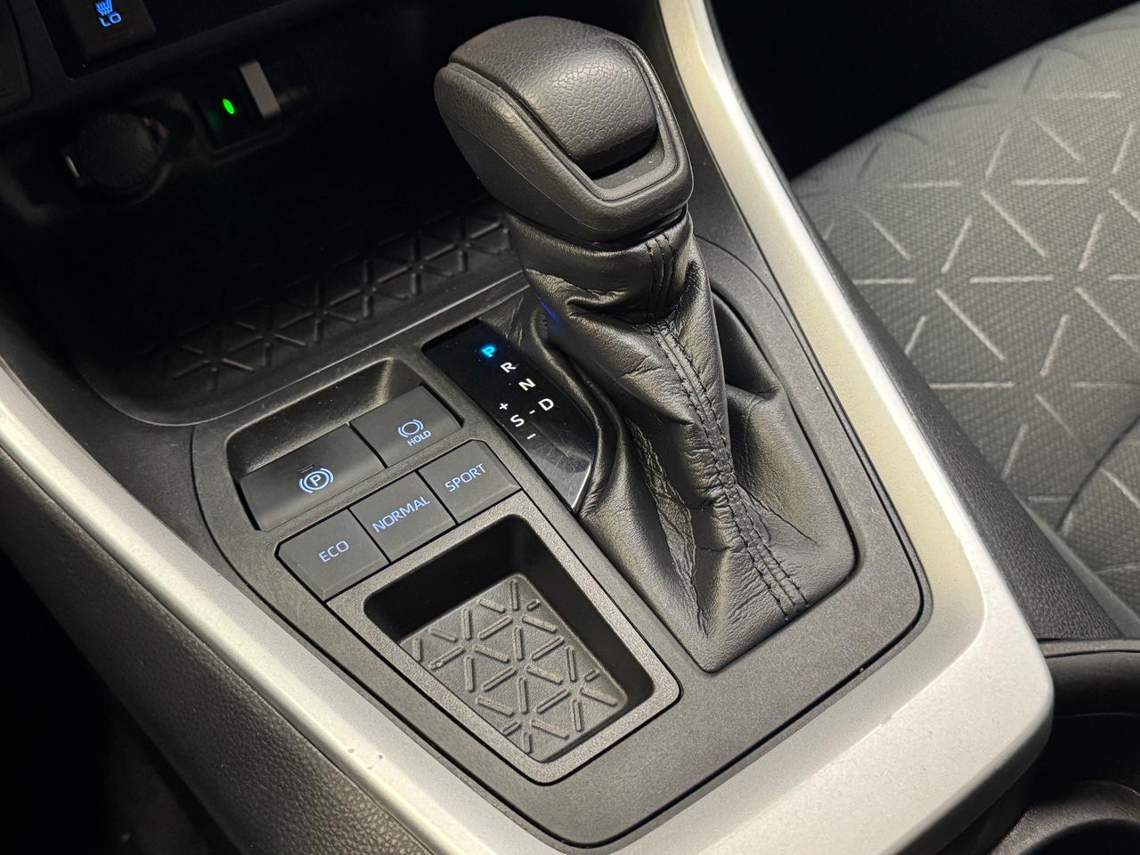 2021 Toyota RAV4 LE+Adaptive Cruise+LaneKeep+ApplePlay+CLEAN CARFAX Photo