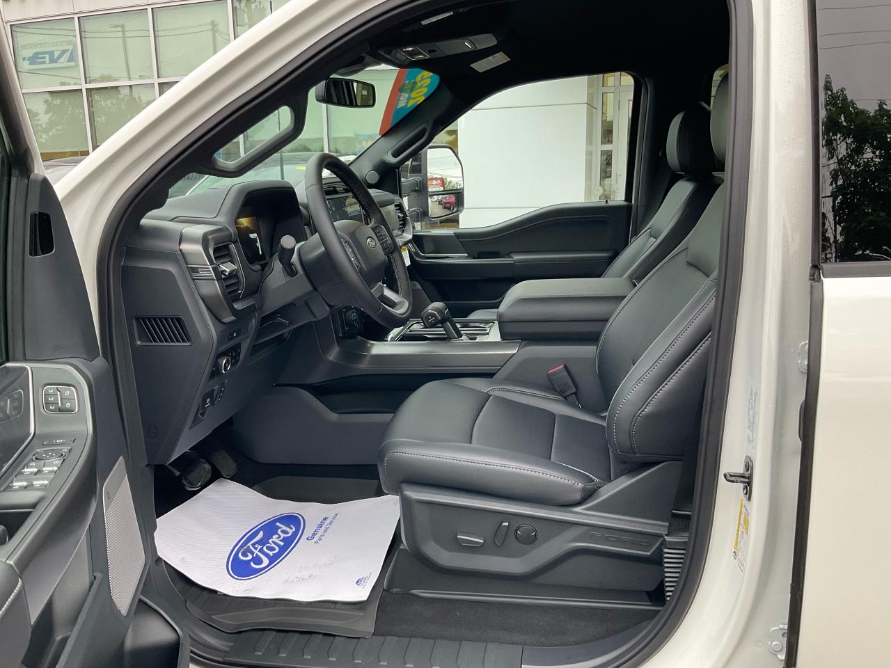 2025 Ford F-150 Lariat Photo5