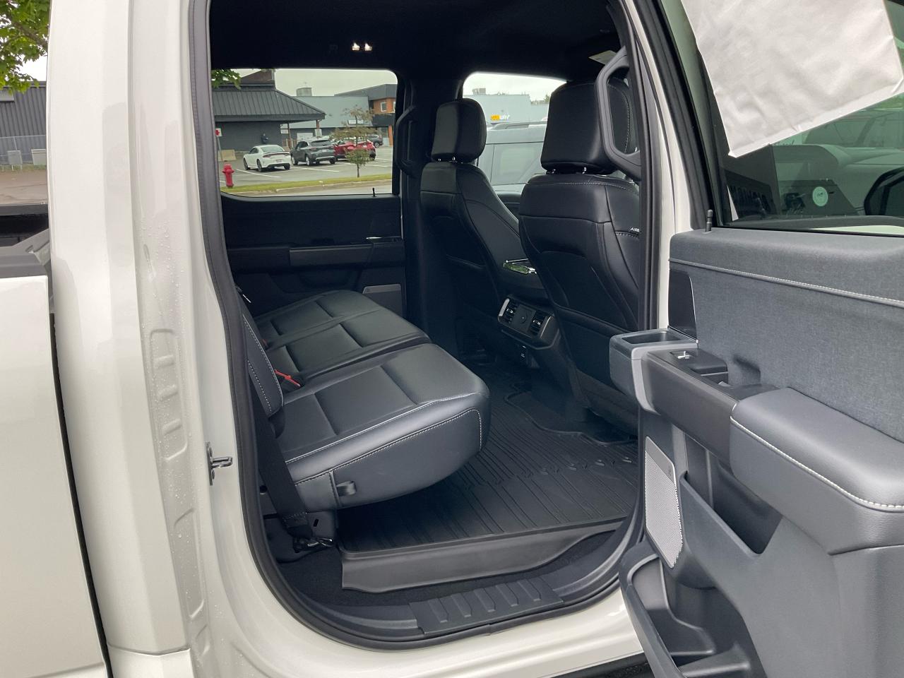 2025 Ford F-150 Lariat Photo5