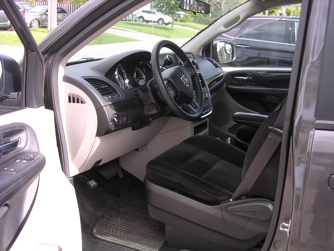 2015 Dodge Grand Caravan CANADA VALUE PACKAGE - Photo #5
