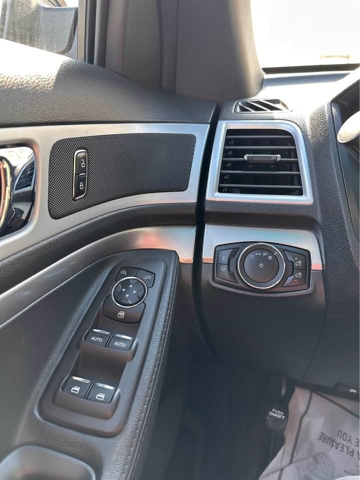2015 Ford Explorer XLT - Photo #14