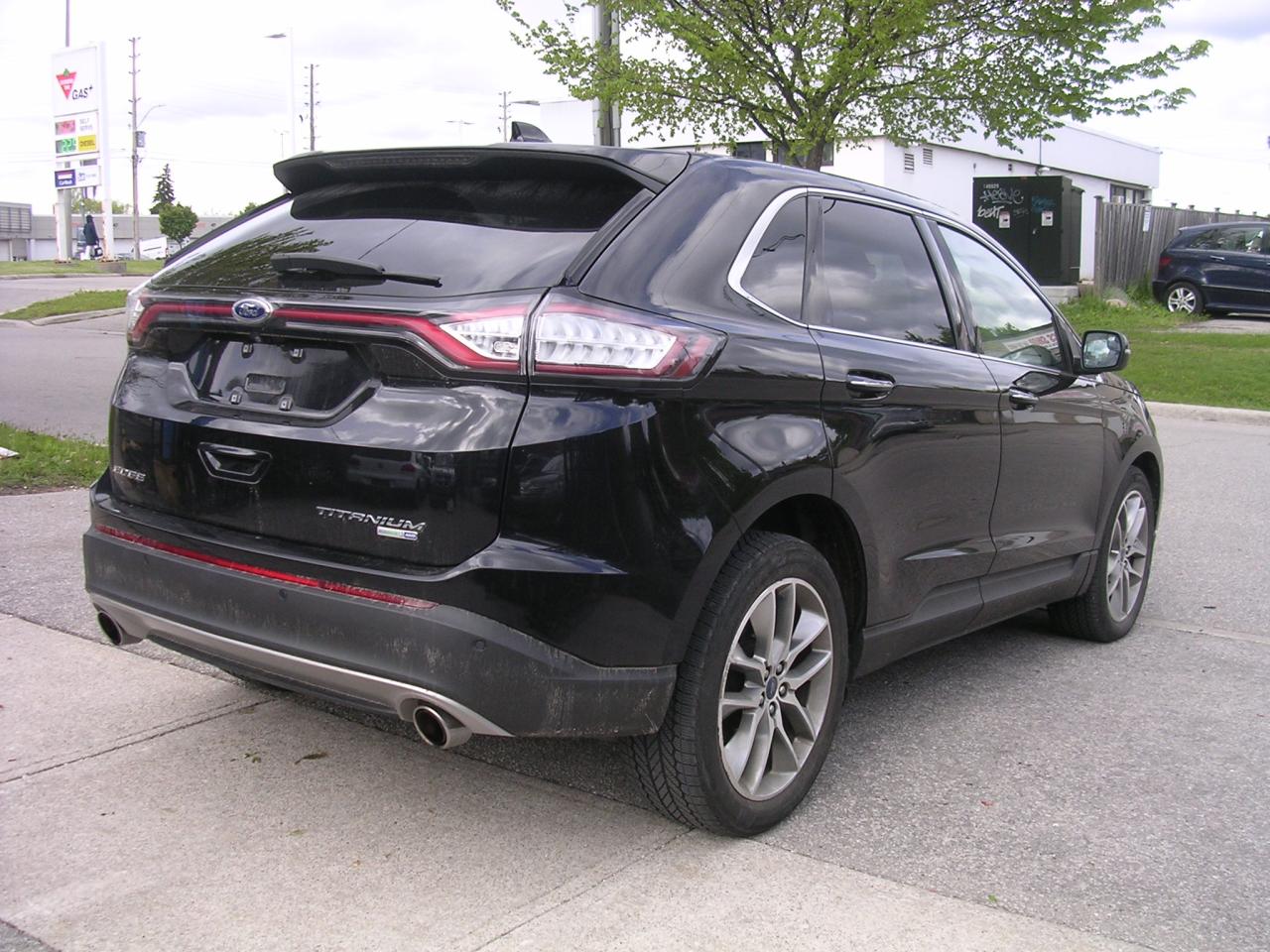 2017 Ford Edge Titanium - Photo #3