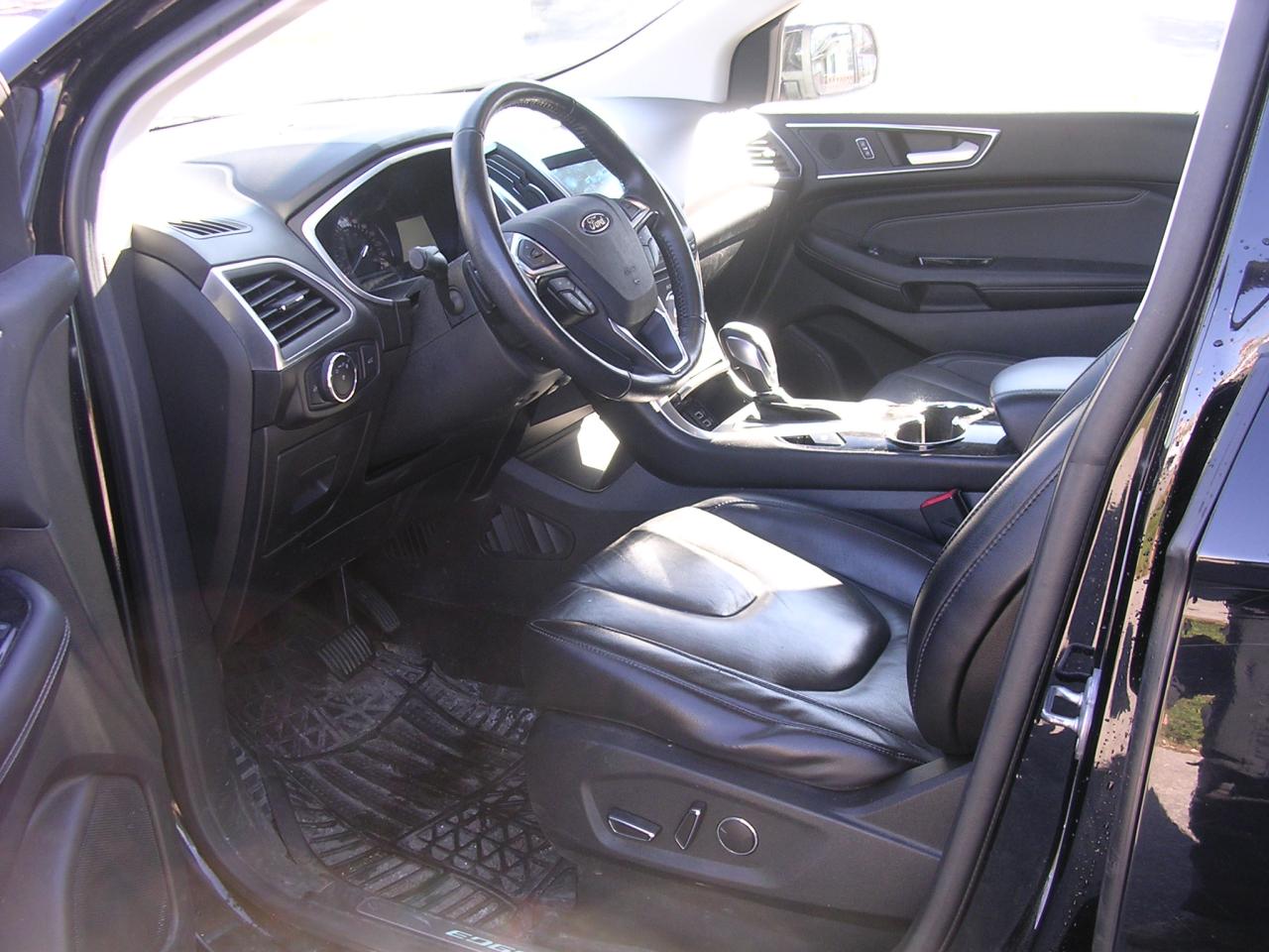 2017 Ford Edge Titanium - Photo #6