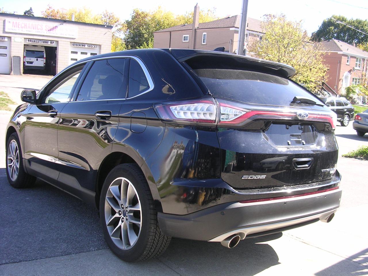 2017 Ford Edge Titanium - Photo #5