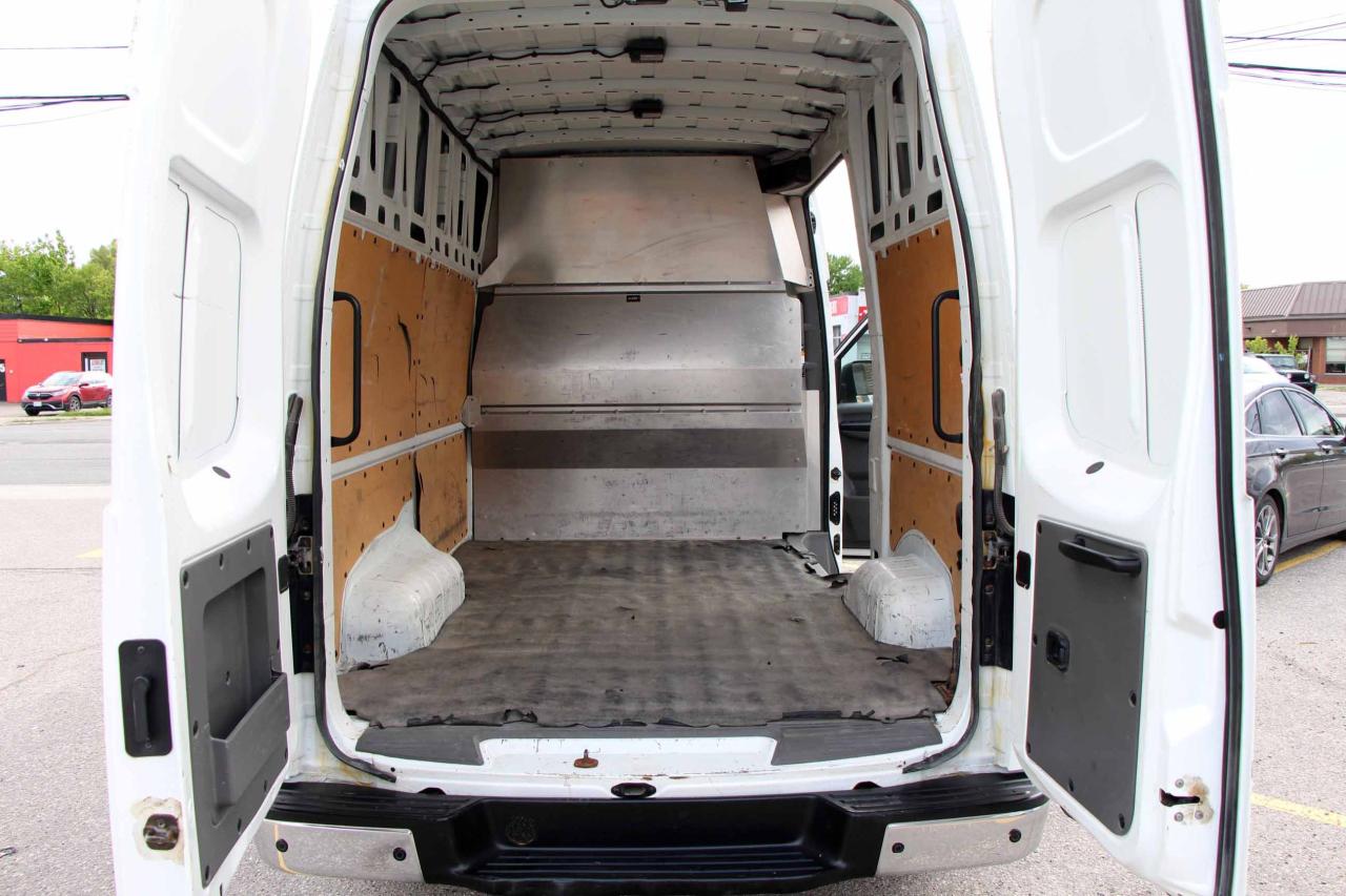 2017 Nissan NV 2500 SV - Photo #9