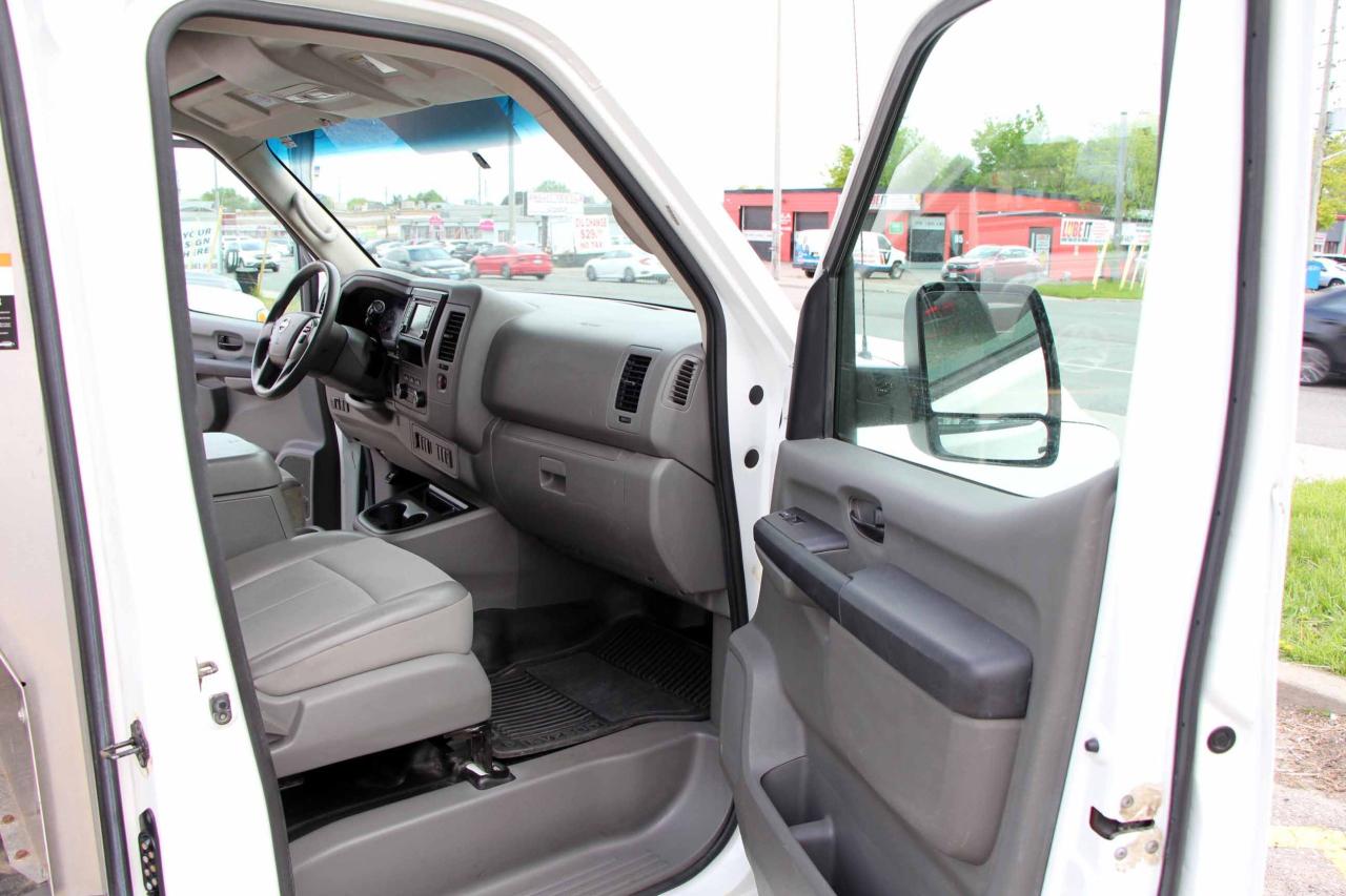 2017 Nissan NV 2500 SV - Photo #15