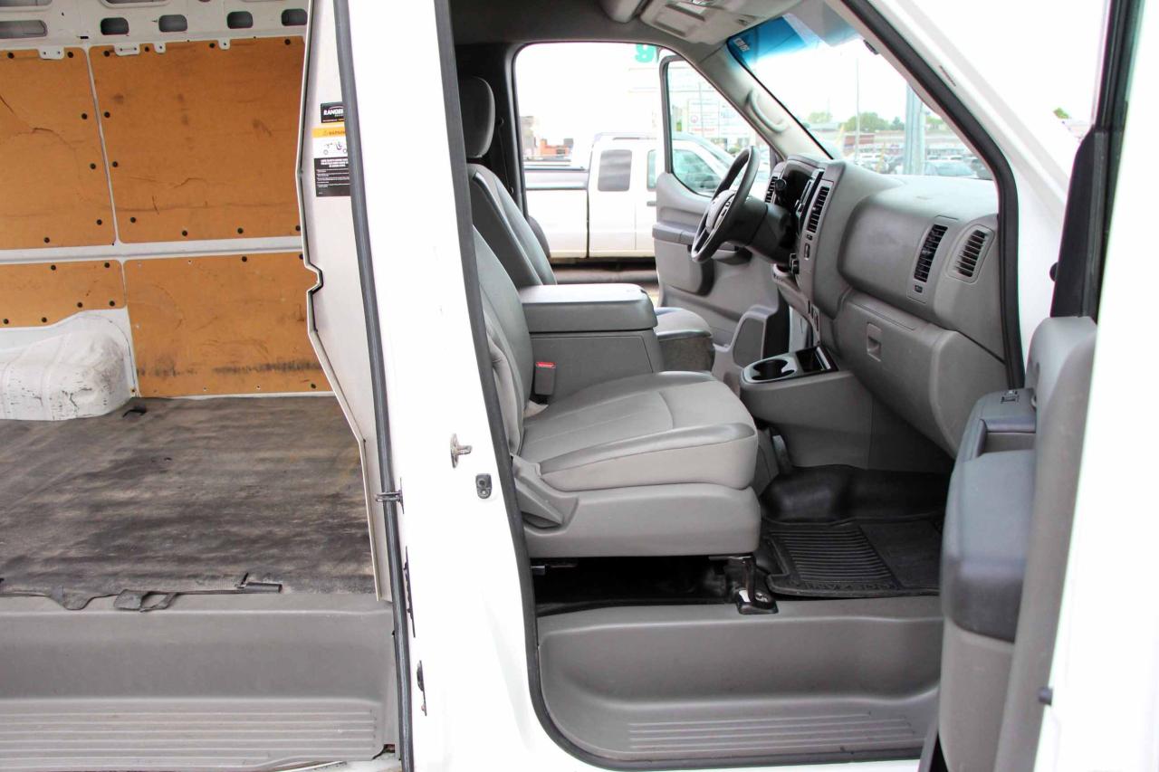 2017 Nissan NV 2500 SV - Photo #16