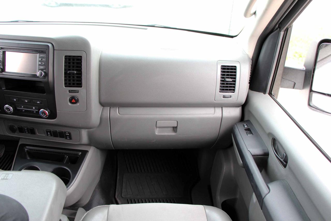 2017 Nissan NV 2500 SV - Photo #21