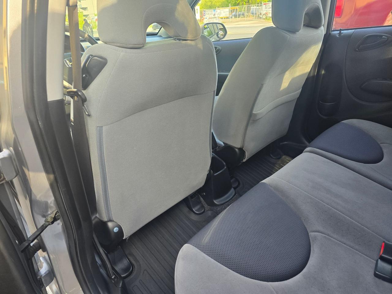 2007 Honda Fit LX w/Cruise Control - Photo #12