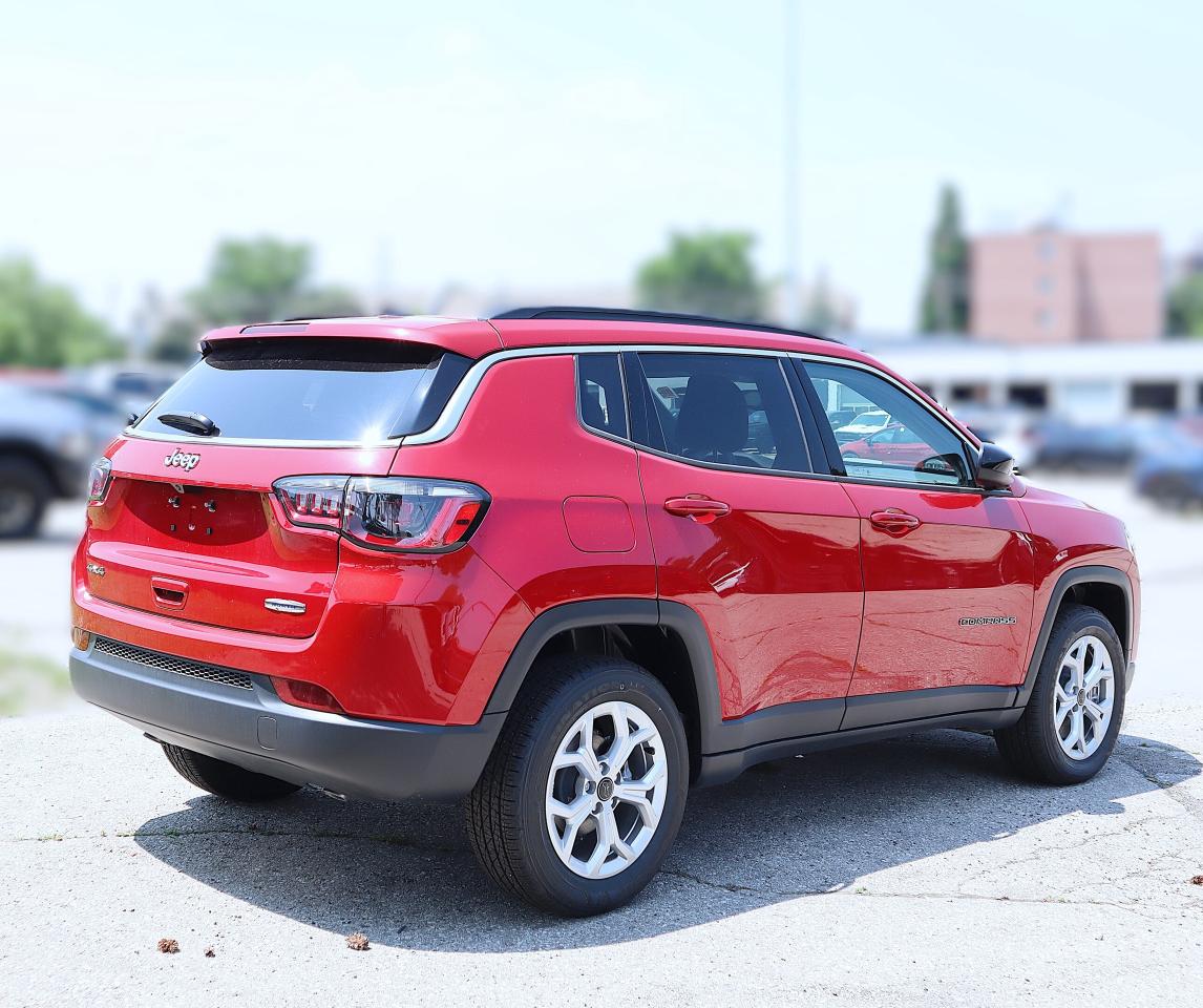 2025 Jeep Compass NORTH 4X4 Photo