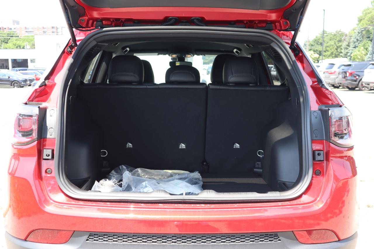 2025 Jeep Compass NORTH 4X4 Photo