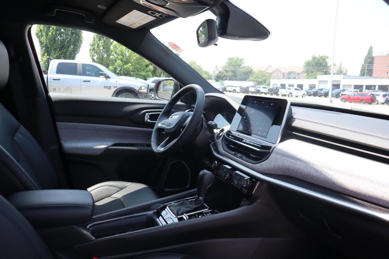 2025 Jeep Compass NORTH 4X4 Photo