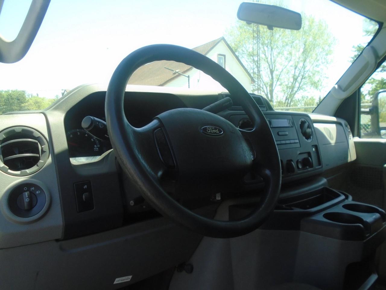 2014 Ford Econoline E-150 Commercial - Photo #12