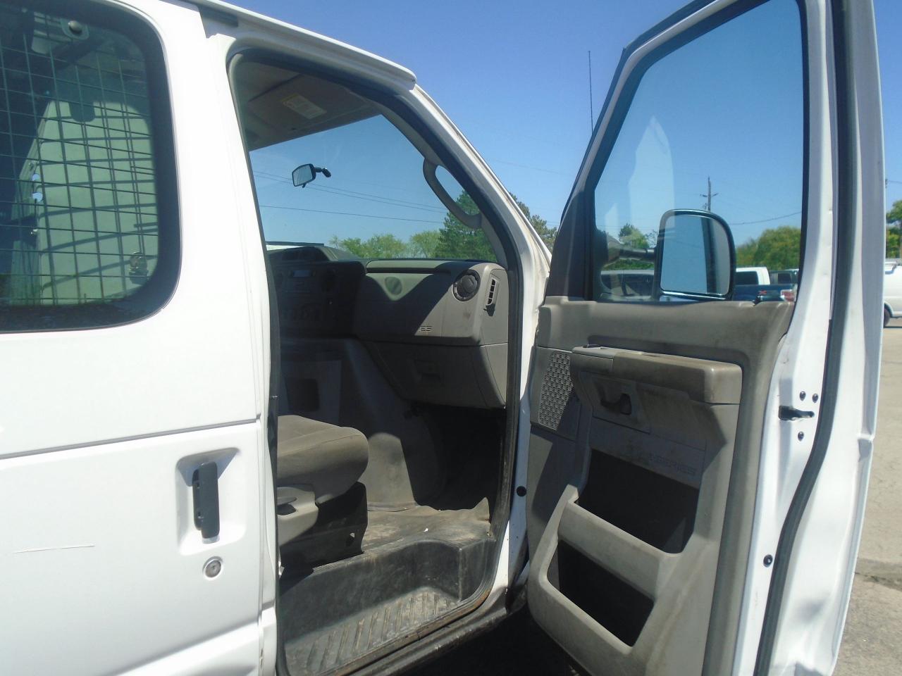 2014 Ford Econoline E-150 Commercial - Photo #16