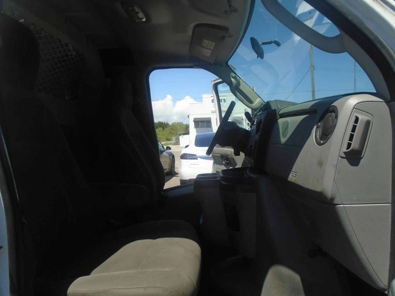 2014 Ford Econoline E-150 Commercial - Photo #17