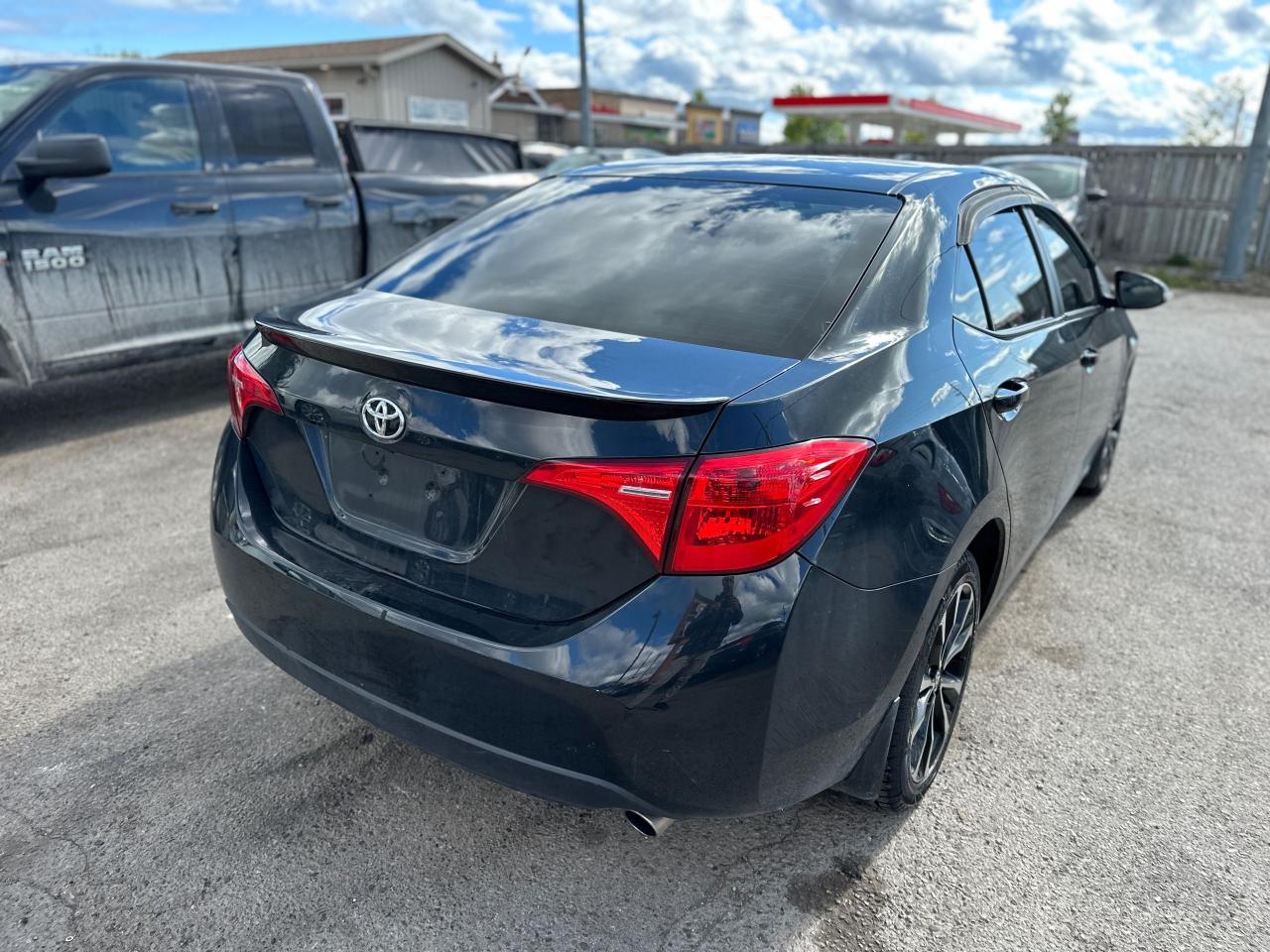 2017 Toyota Corolla SE, AUTO, SUNROOF, ALLOYS, LOADED, CERTIFIED - Photo #5