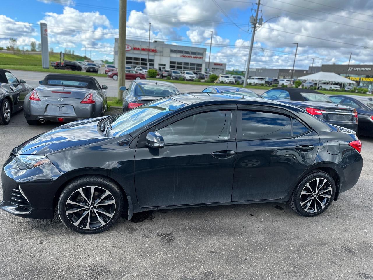 2017 Toyota Corolla SE, AUTO, SUNROOF, ALLOYS, LOADED, CERTIFIED - Photo #2