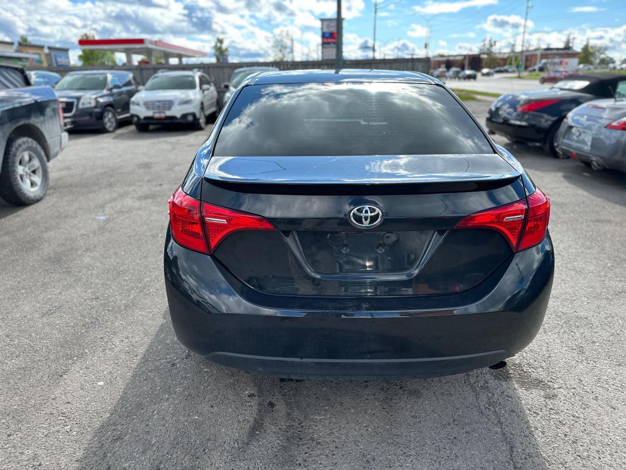 2017 Toyota Corolla SE, AUTO, SUNROOF, ALLOYS, LOADED, CERTIFIED - Photo #4
