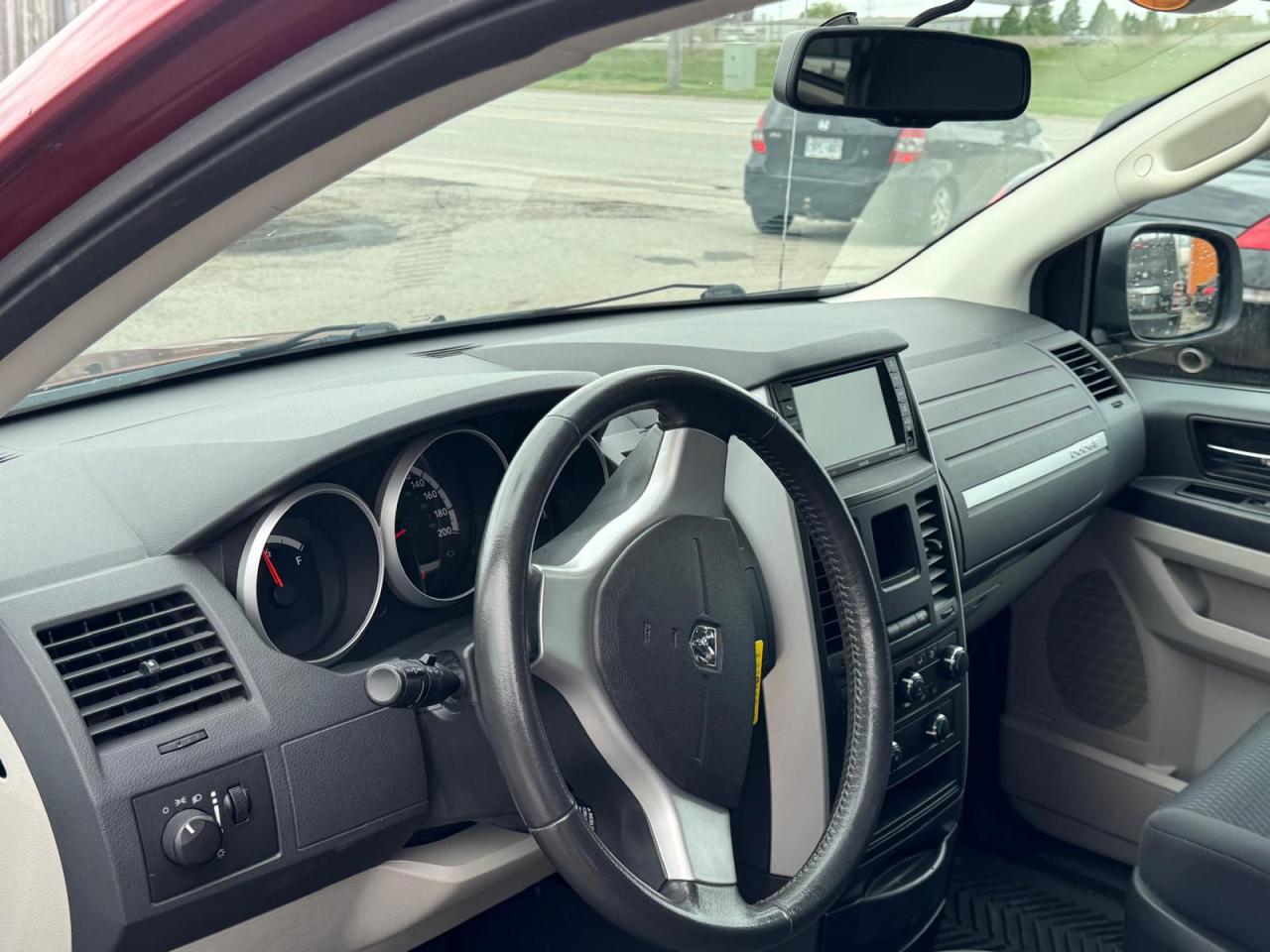 2010 Dodge Grand Caravan SE, STOWNGO, ALLOYS, 3.3L V6, 7 PASSENGER, CERT - Photo #12