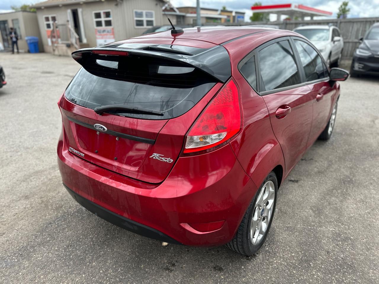 2013 Ford Fiesta TITANIUM, LEATHER, SUNROOF, AUTO, ONLY 96KMS, CERT - Photo #5