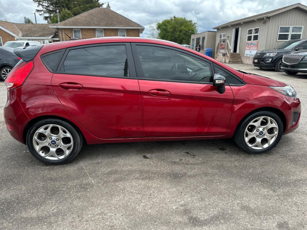 2013 Ford Fiesta TITANIUM, LEATHER, SUNROOF, AUTO, ONLY 96KMS, CERT - Photo #6