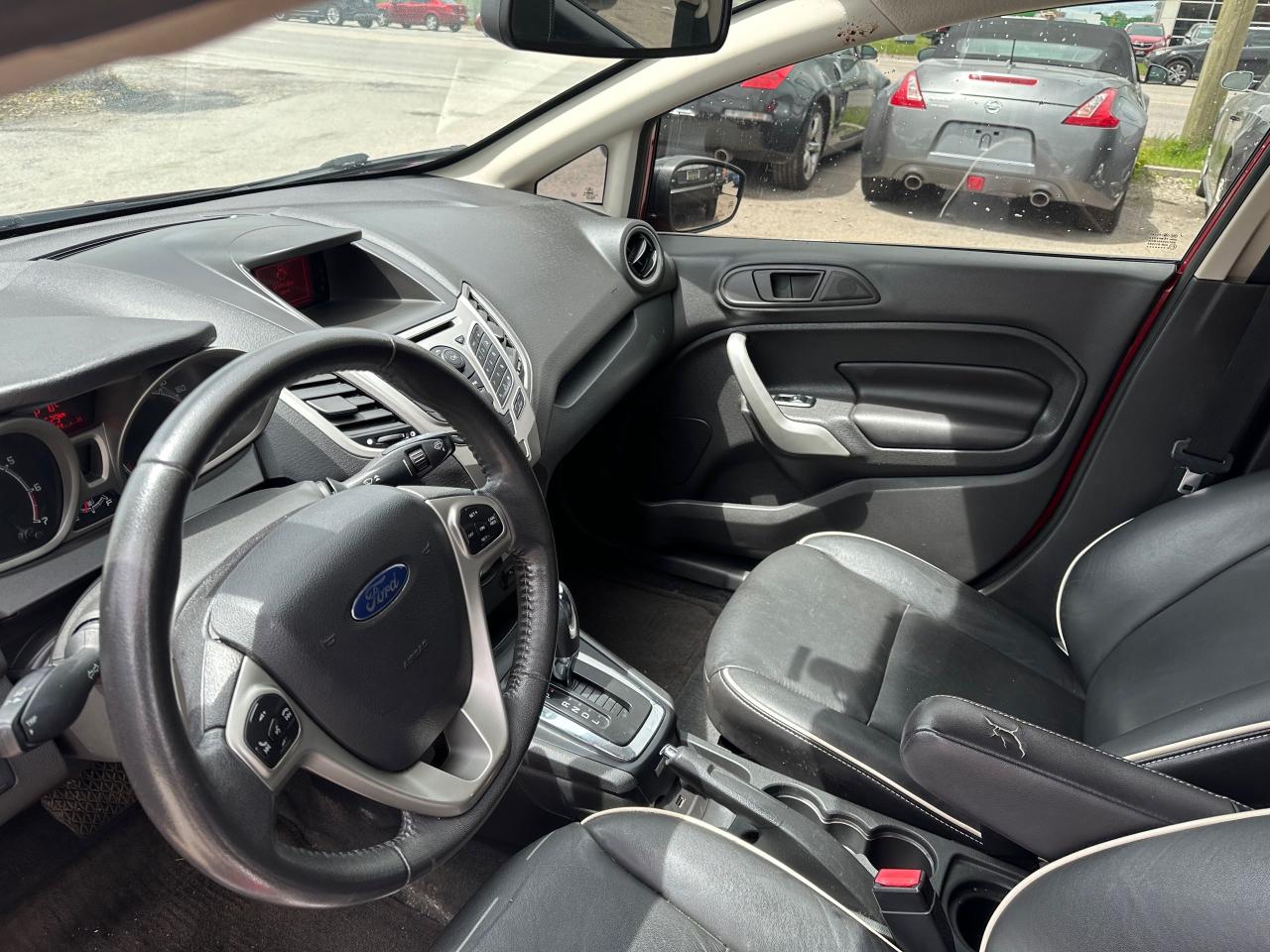 2013 Ford Fiesta TITANIUM, LEATHER, SUNROOF, AUTO, ONLY 96KMS, CERT - Photo #15