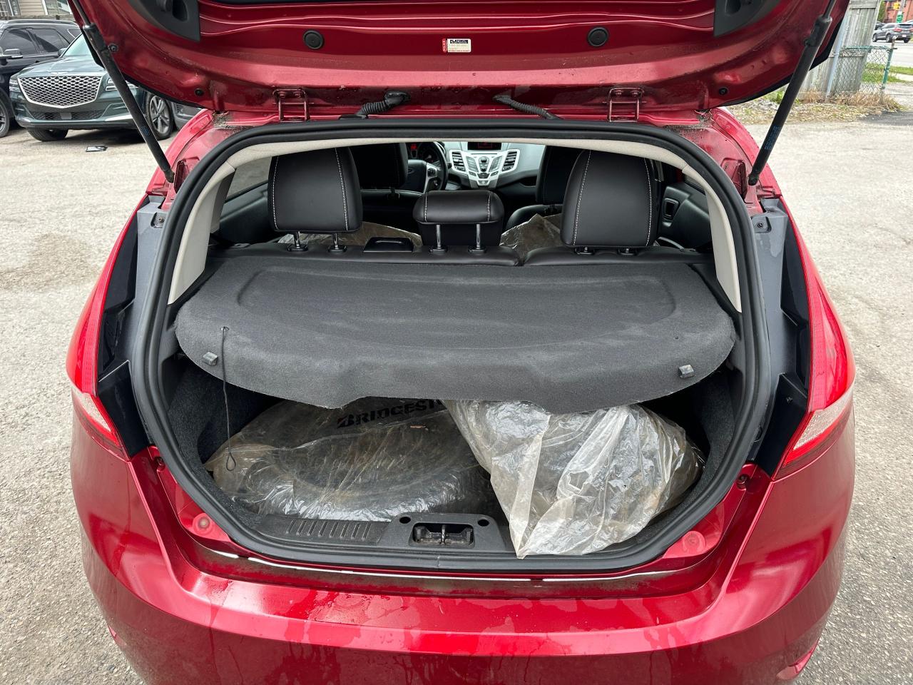 2013 Ford Fiesta TITANIUM, LEATHER, SUNROOF, AUTO, ONLY 96KMS, CERT - Photo #14
