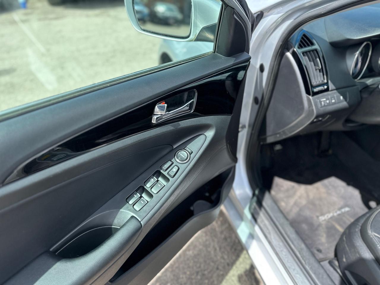 2012 Hyundai Sonata LIMITED, NAVI, SUNROOF, ALLOYS, LEATHER, 1 OWNER, - Photo #17