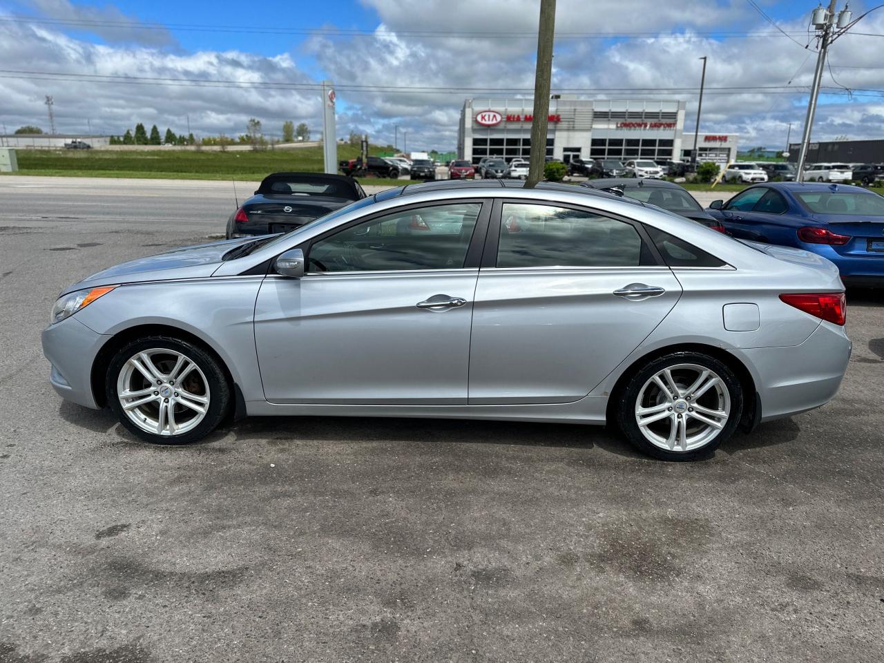 2012 Hyundai Sonata LIMITED, NAVI, SUNROOF, ALLOYS, LEATHER, 1 OWNER, - Photo #2