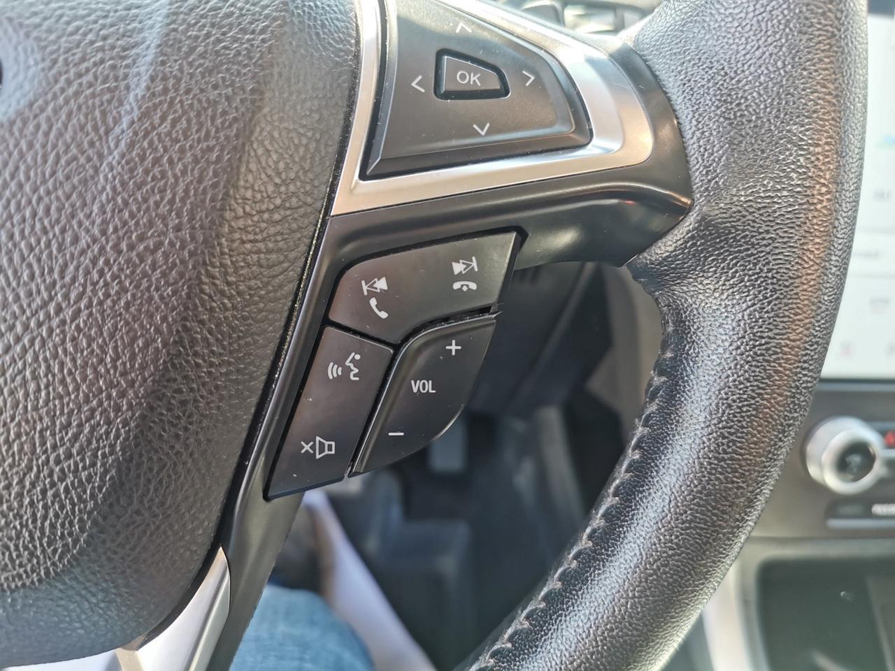 2021 Ford Edge SEL AWD Photo