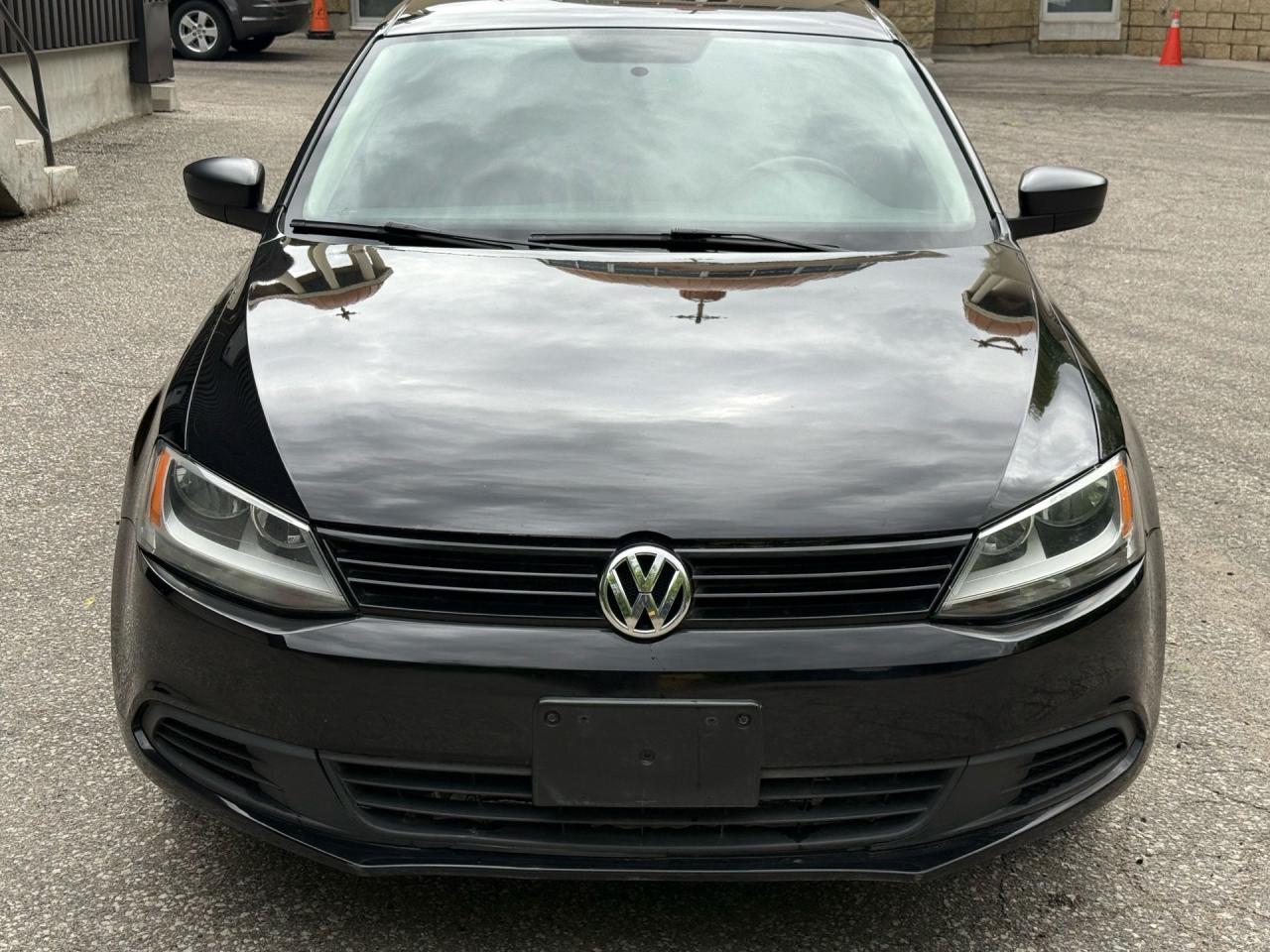 2013 Volkswagen Jetta 4dr 2.0L Auto Trendline *Ltd Avail* - Photo #2