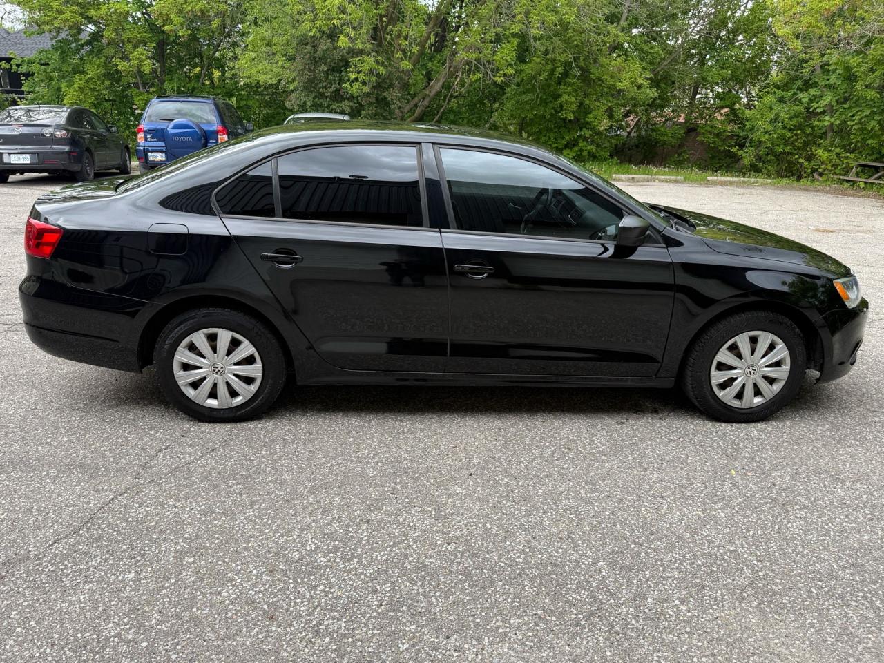2013 Volkswagen Jetta 4dr 2.0L Auto Trendline *Ltd Avail* - Photo #4